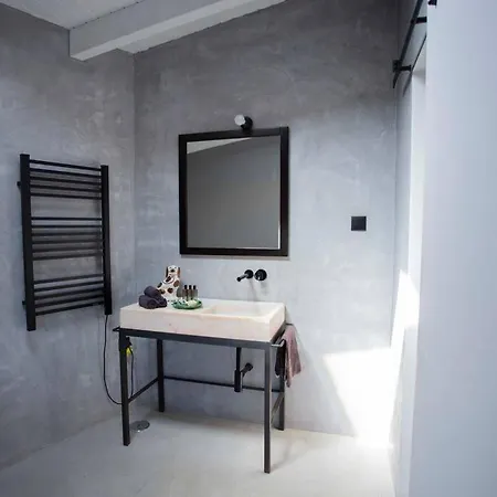 Casa Na Curva - Artists Corner Country House Lagos