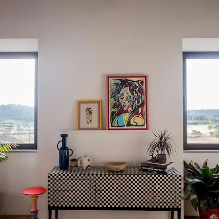 Casa Na Curva - Artists Corner Country House * Lagos