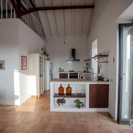 Casa Na Curva - Artists Corner Country House Lagos