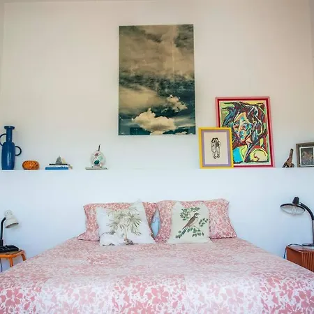 Casa Na Curva - Artists Corner Country House * Lagos