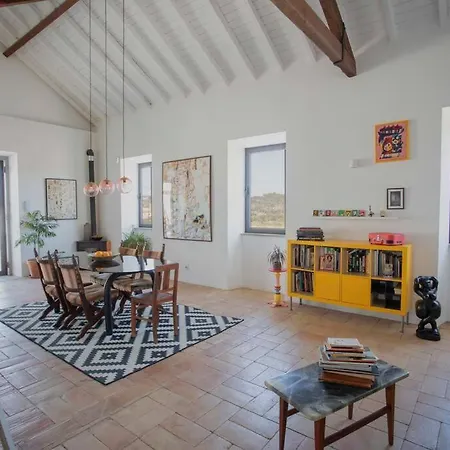 Casa Na Curva - Artists Corner Country House * Lagos