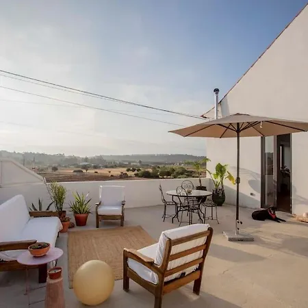 Casa Na Curva - Artists Corner Country House * Lagos