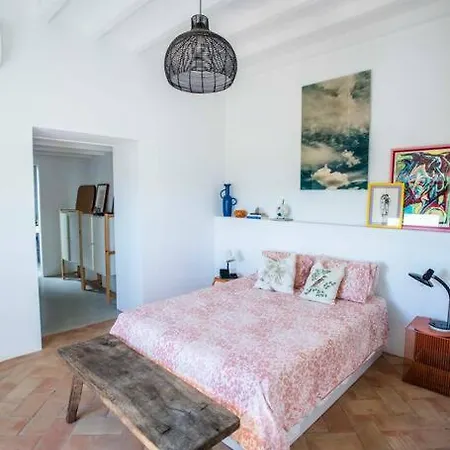 Casa Na Curva - Artists Corner Country House * Lagos